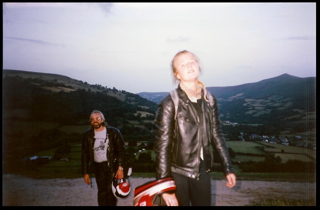 640x415 pixels (79K)